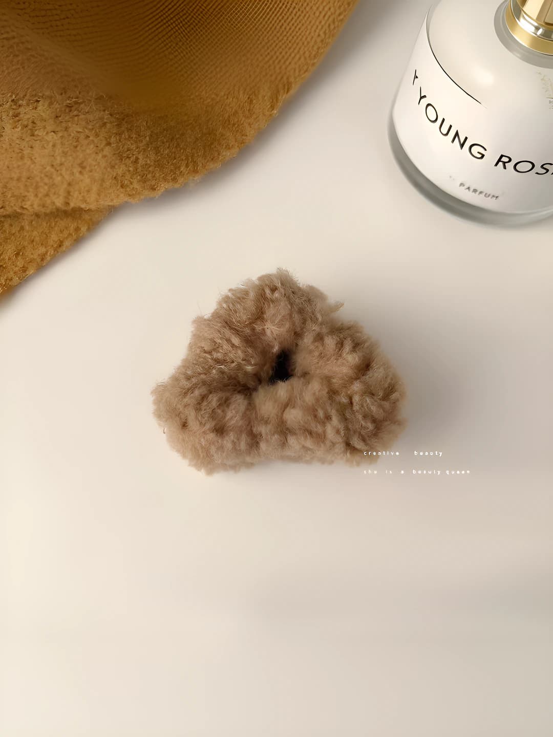 2# Khaki lamb wool triangle clip