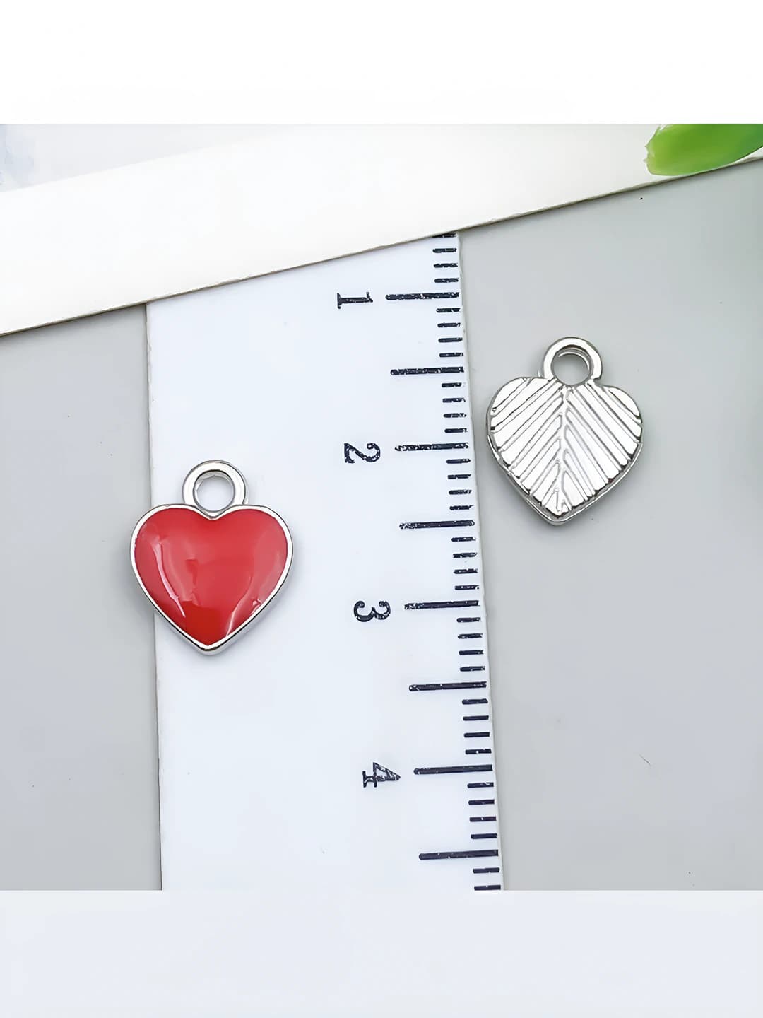 White K red peach heart 12x10mm-0.5g