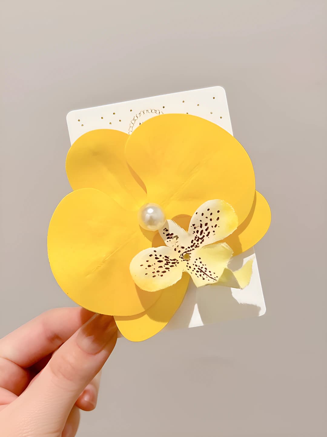 8# Yellow phalaenopsis clip (~4cm)