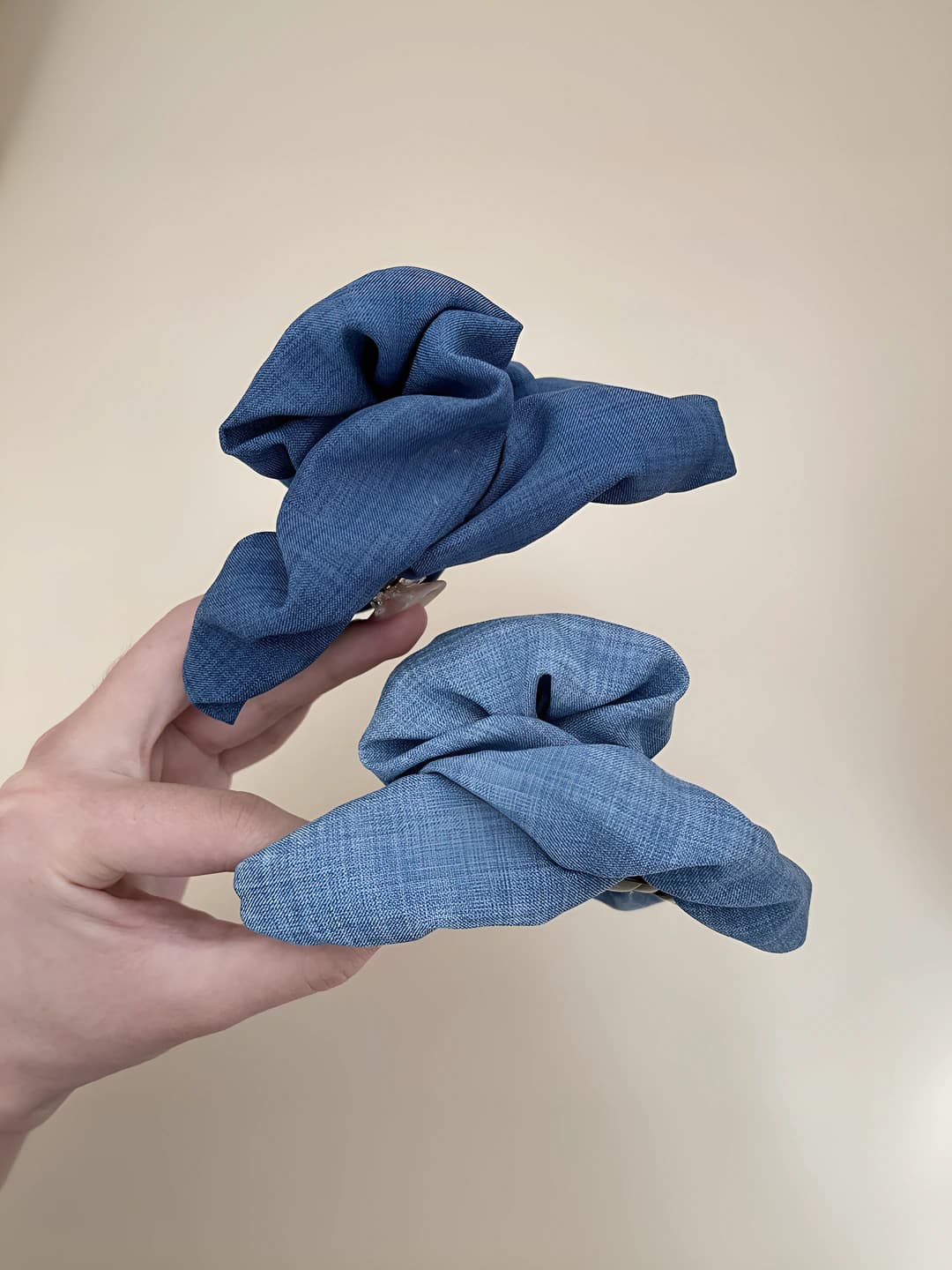 Ayollar uchun retro uslubdagi denim ko'k rangli matoli soch to'g'nag'ichlari va taroqlar