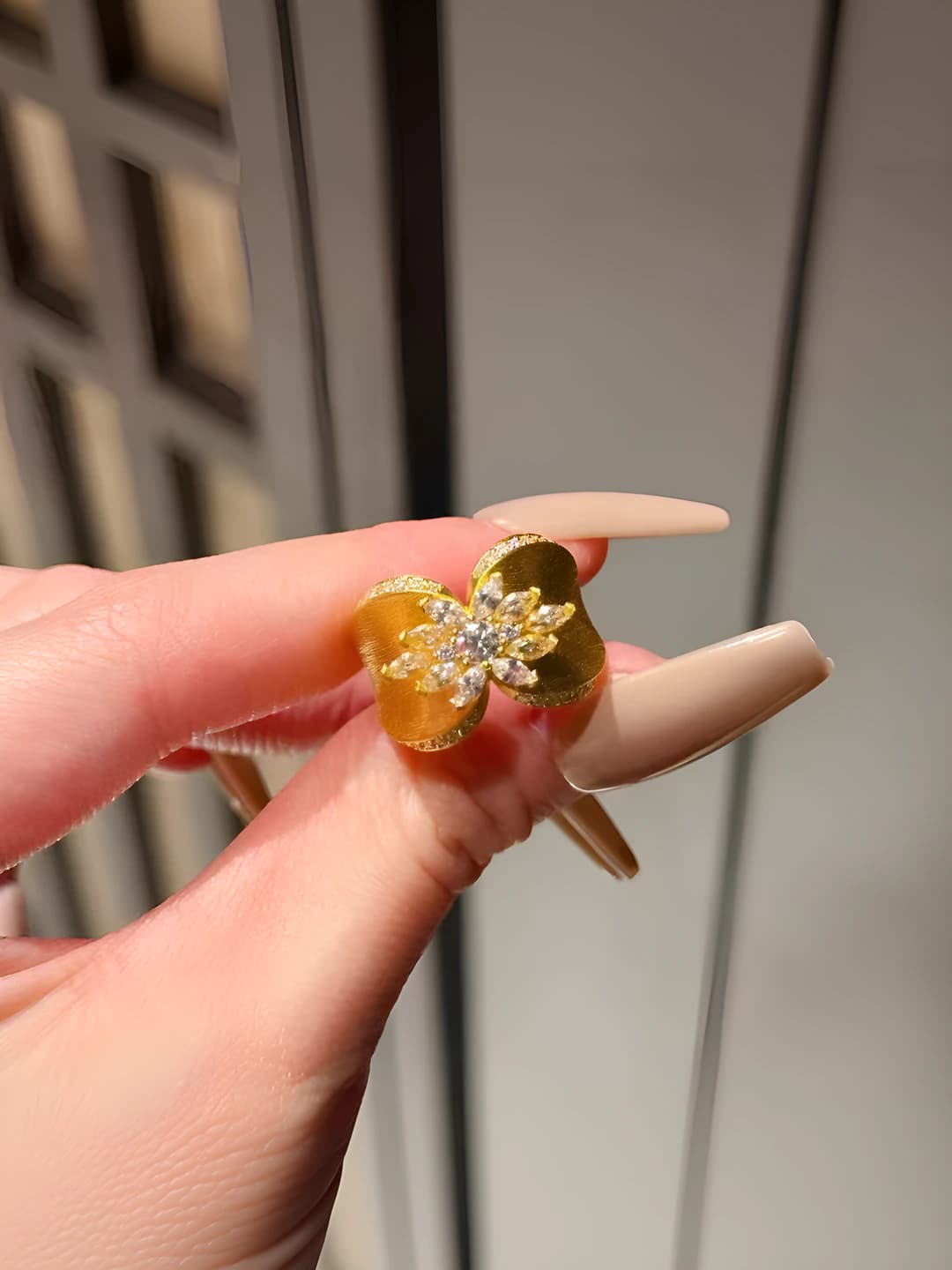 Gold zircon ring