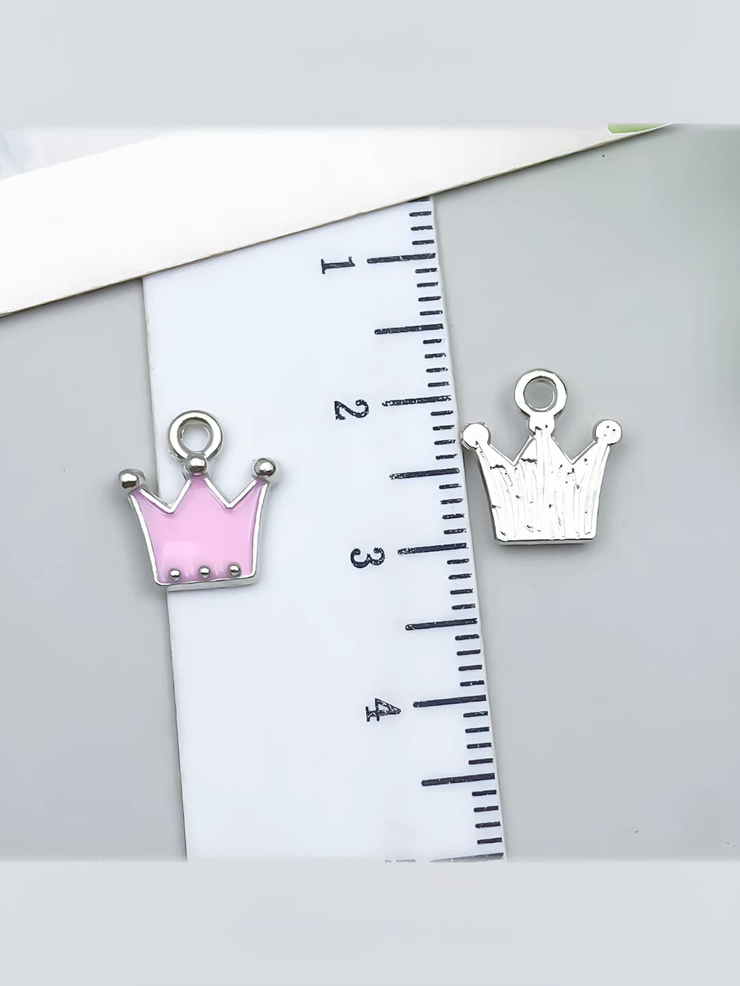White K Pink Crown 12x11x2mm-0.4g