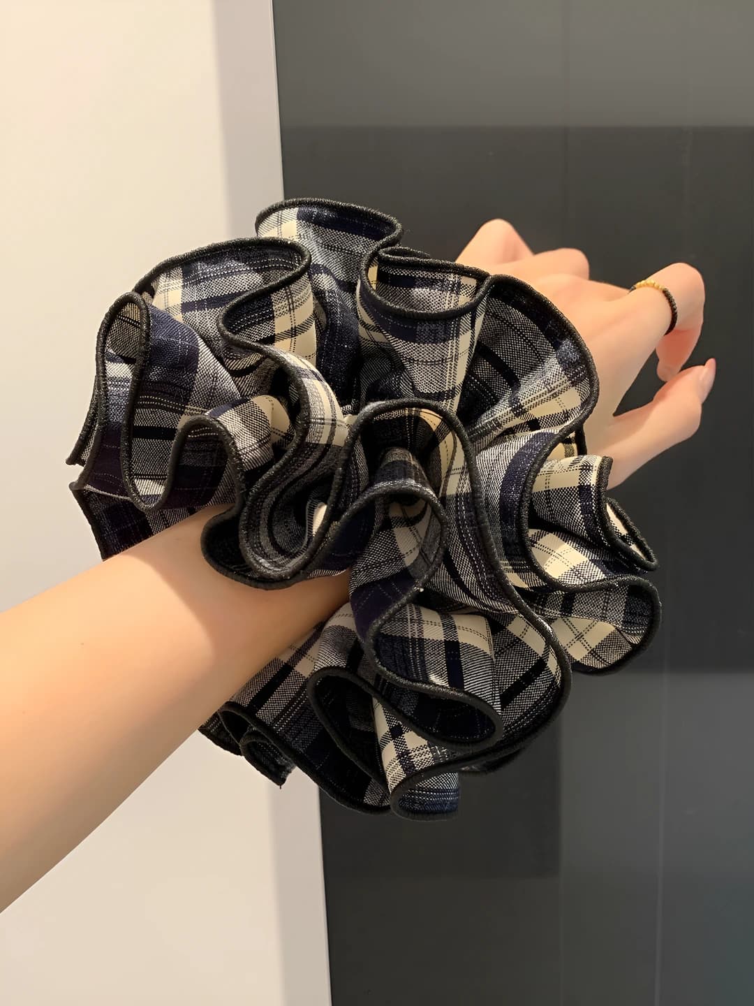 Dark blue houndstooth, 16 cm