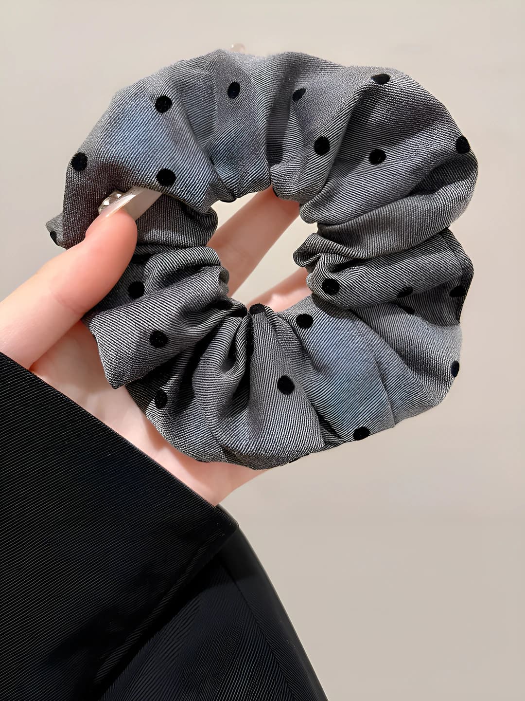 Серый, горошек