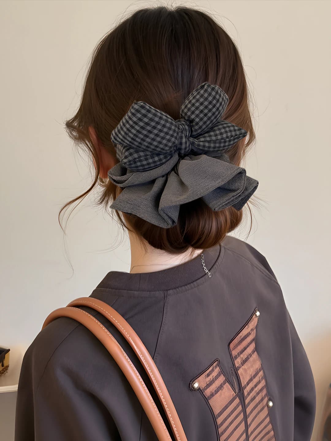 Black-grey plaid bow scrunchie 15 cm