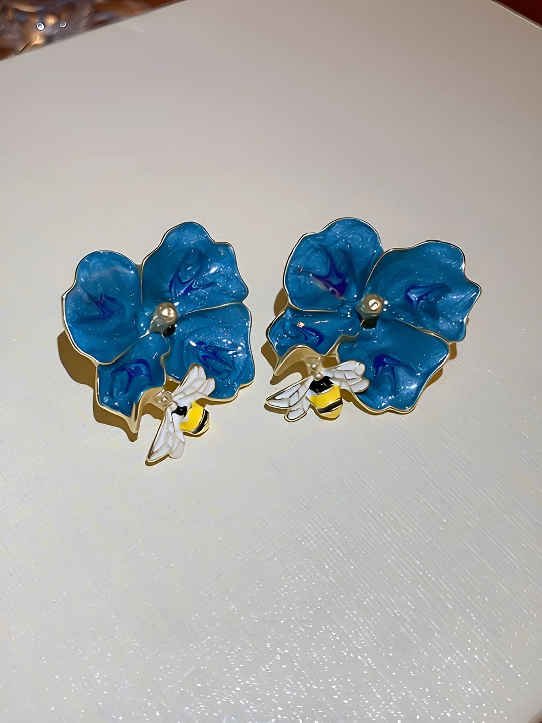 9# Silver - Flowers and bees