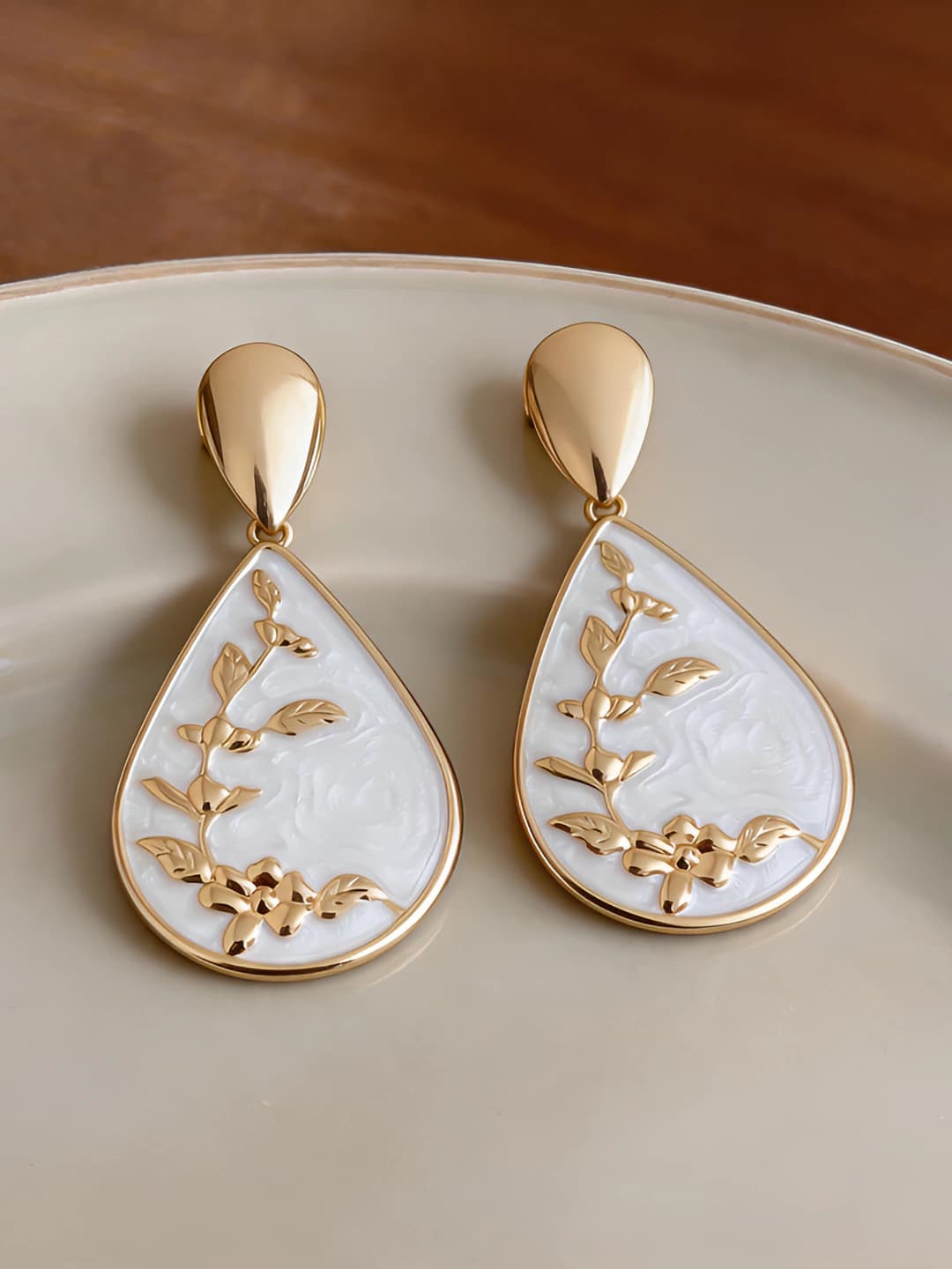 Silver pin - Gold - White