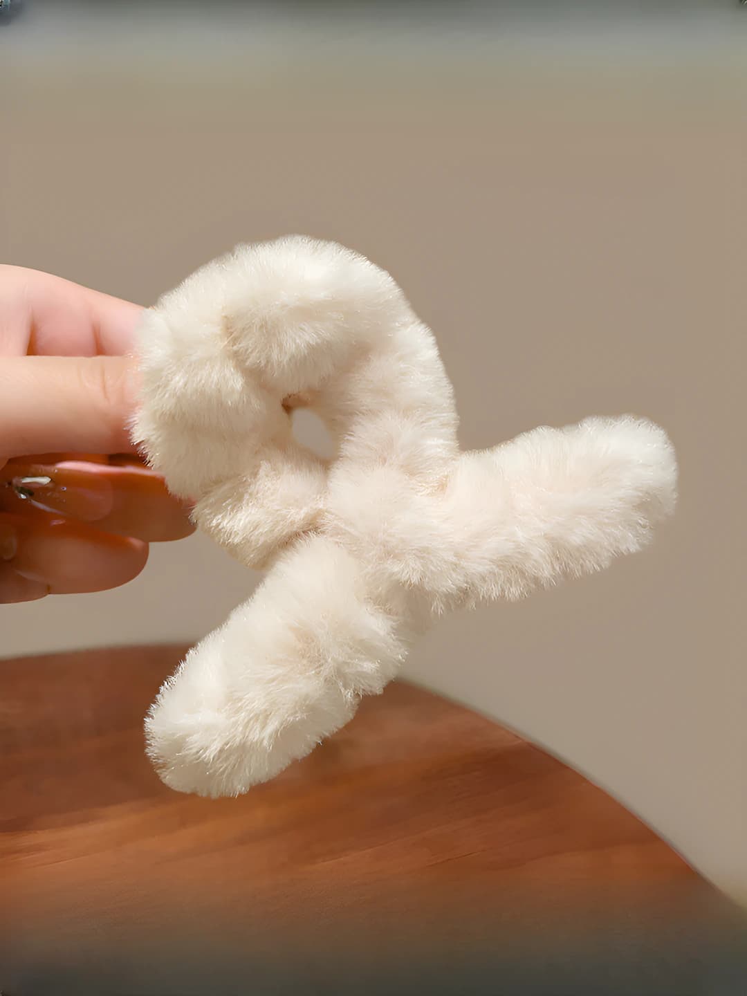 Fuzzy Y clip white-8cm