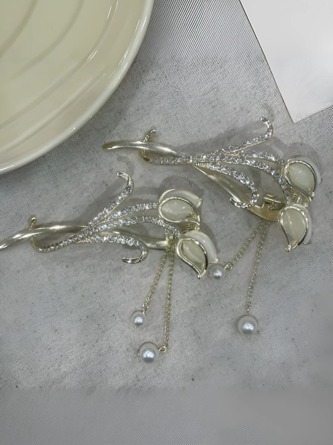 Women's hair clips in Korean style with tulip design
