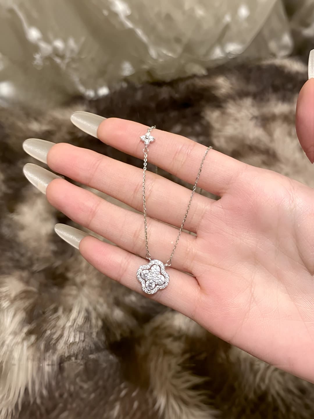 Women's four-leaf clover crystal chain necklace, style: women's four-leaf clover crystal chain necklace