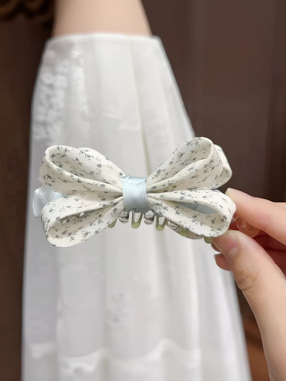 Light blue floral clip, ~13 cm