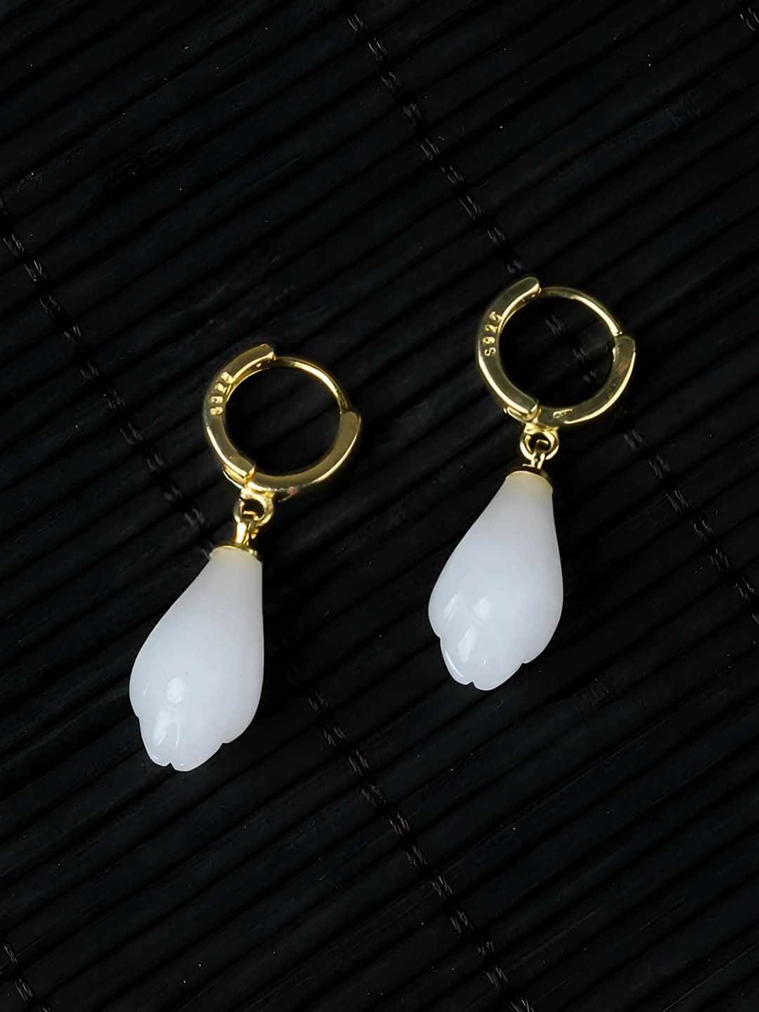 Oltin oq jade guli quloq 806