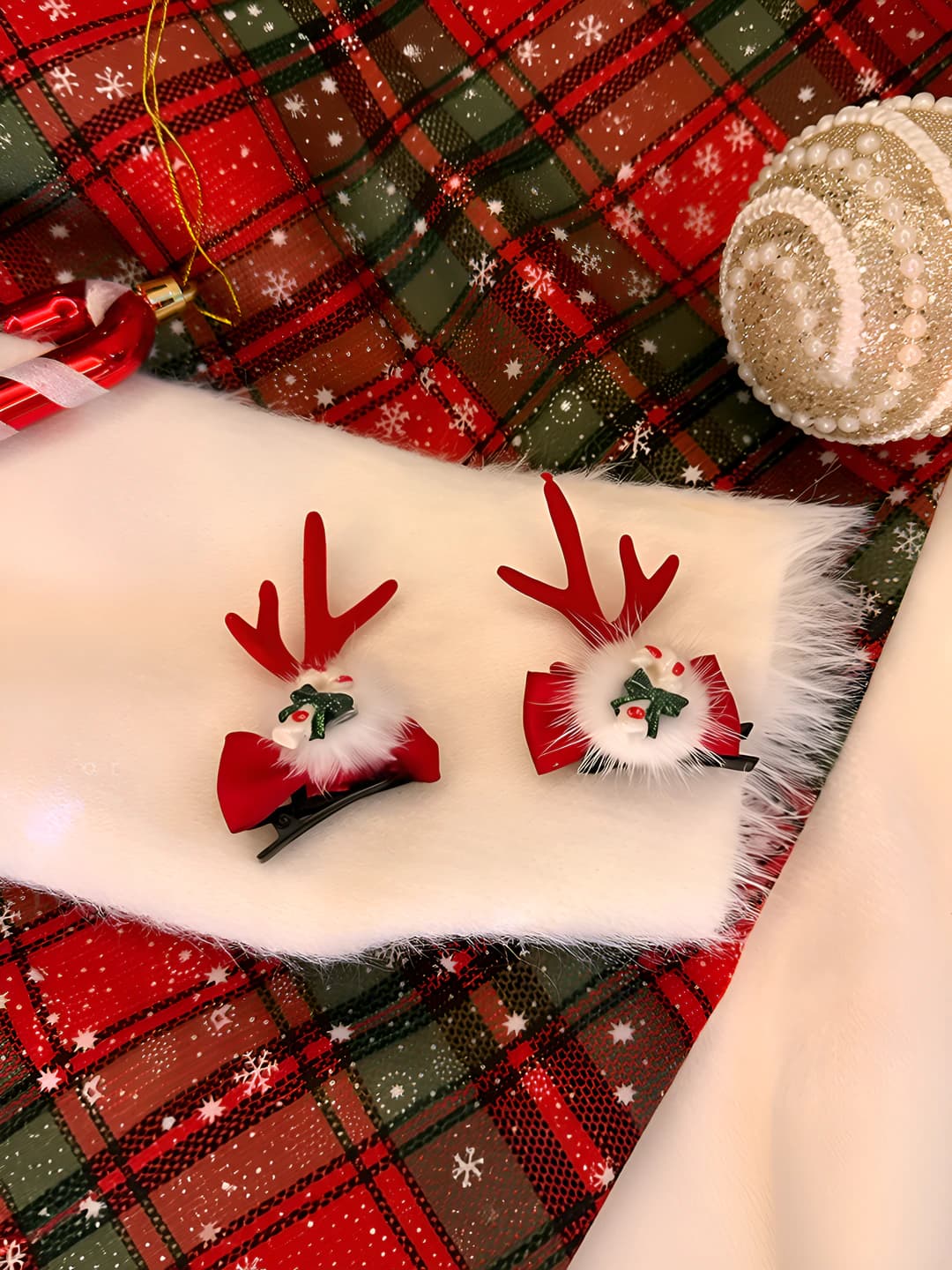 Red deer, candy cane bow