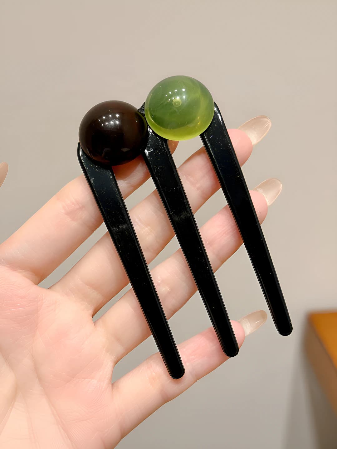 Green-coffee, 8 cm, half pearl 2 cm