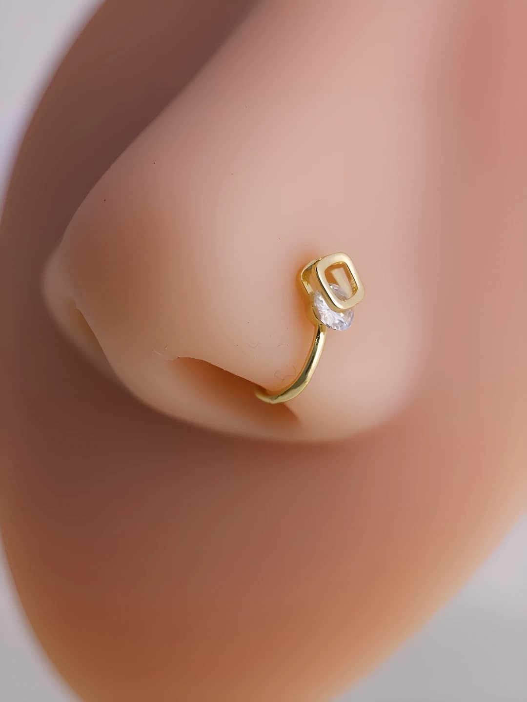 Square cutout U-shape zircon clip (1 pc)