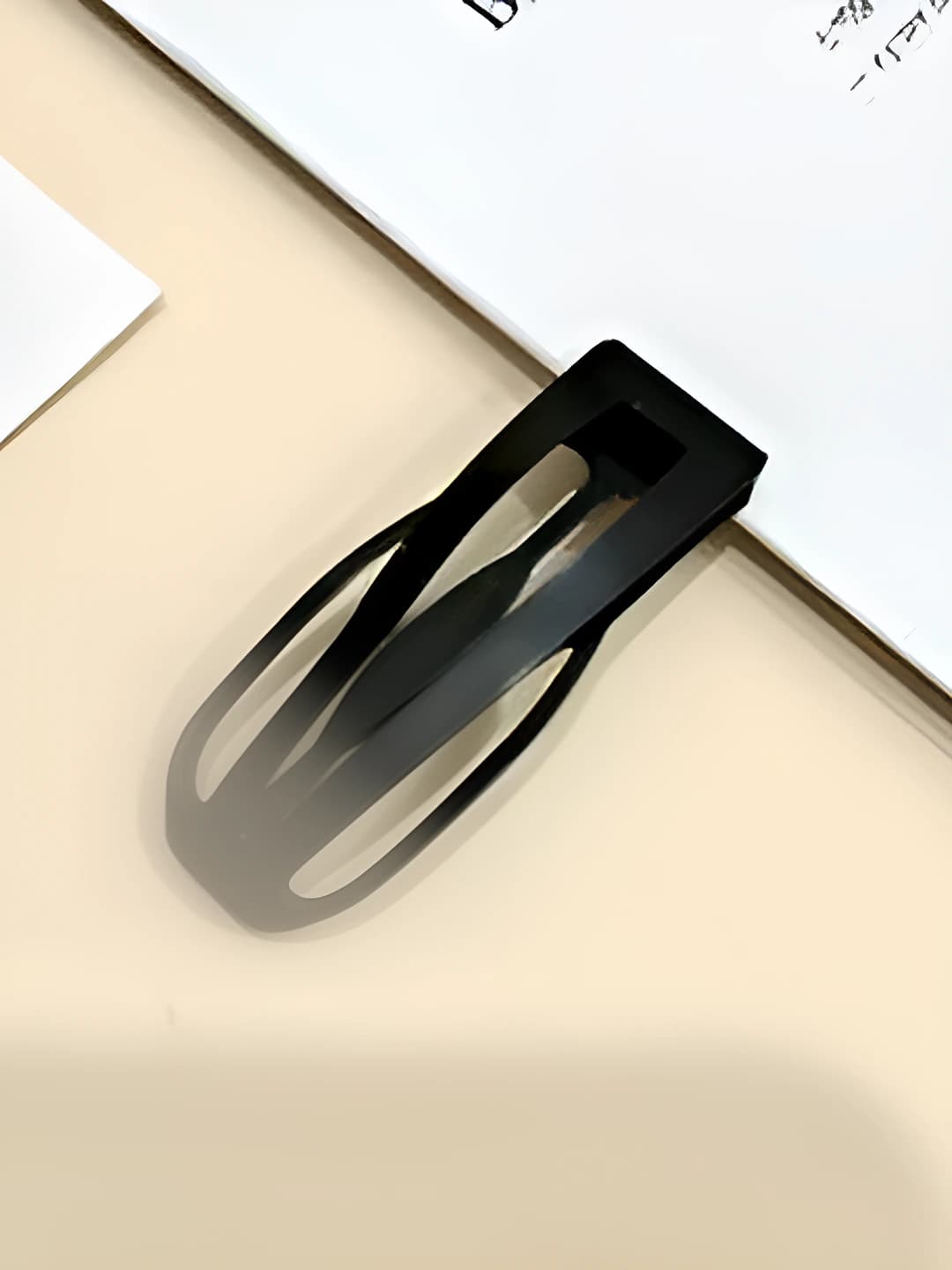 7 cm large black