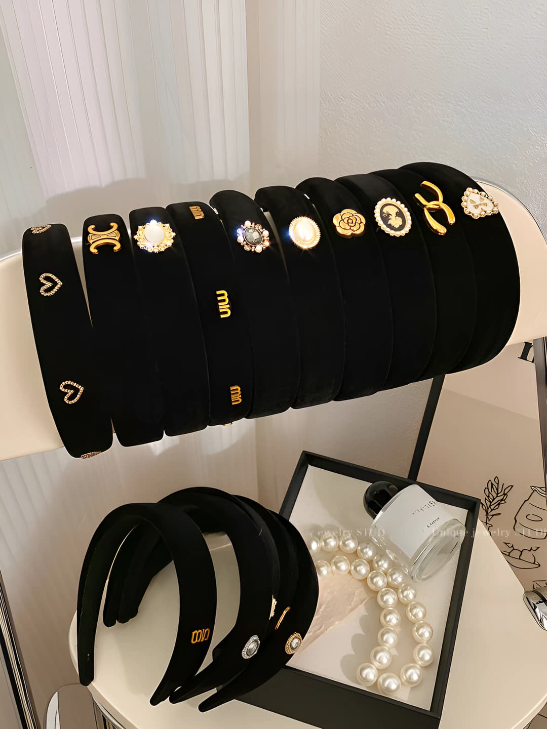 Women's retro black velvet headband with gold label, wide band, slimming, premium hair accessory
