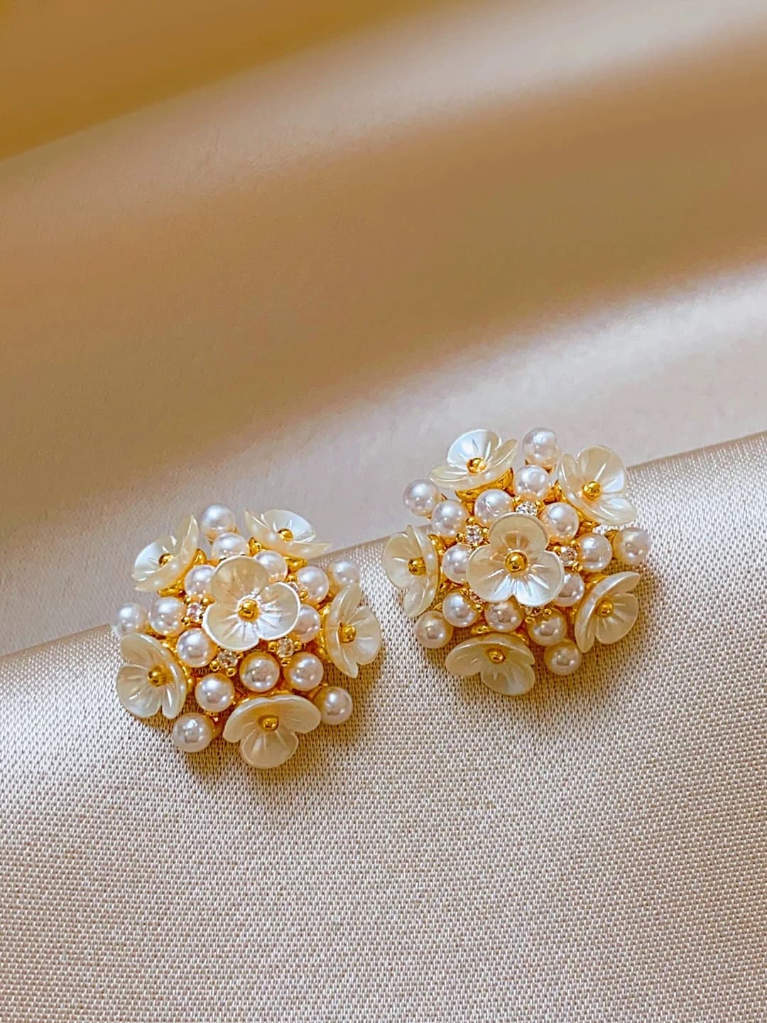 88207 Flower ball pearl earrings