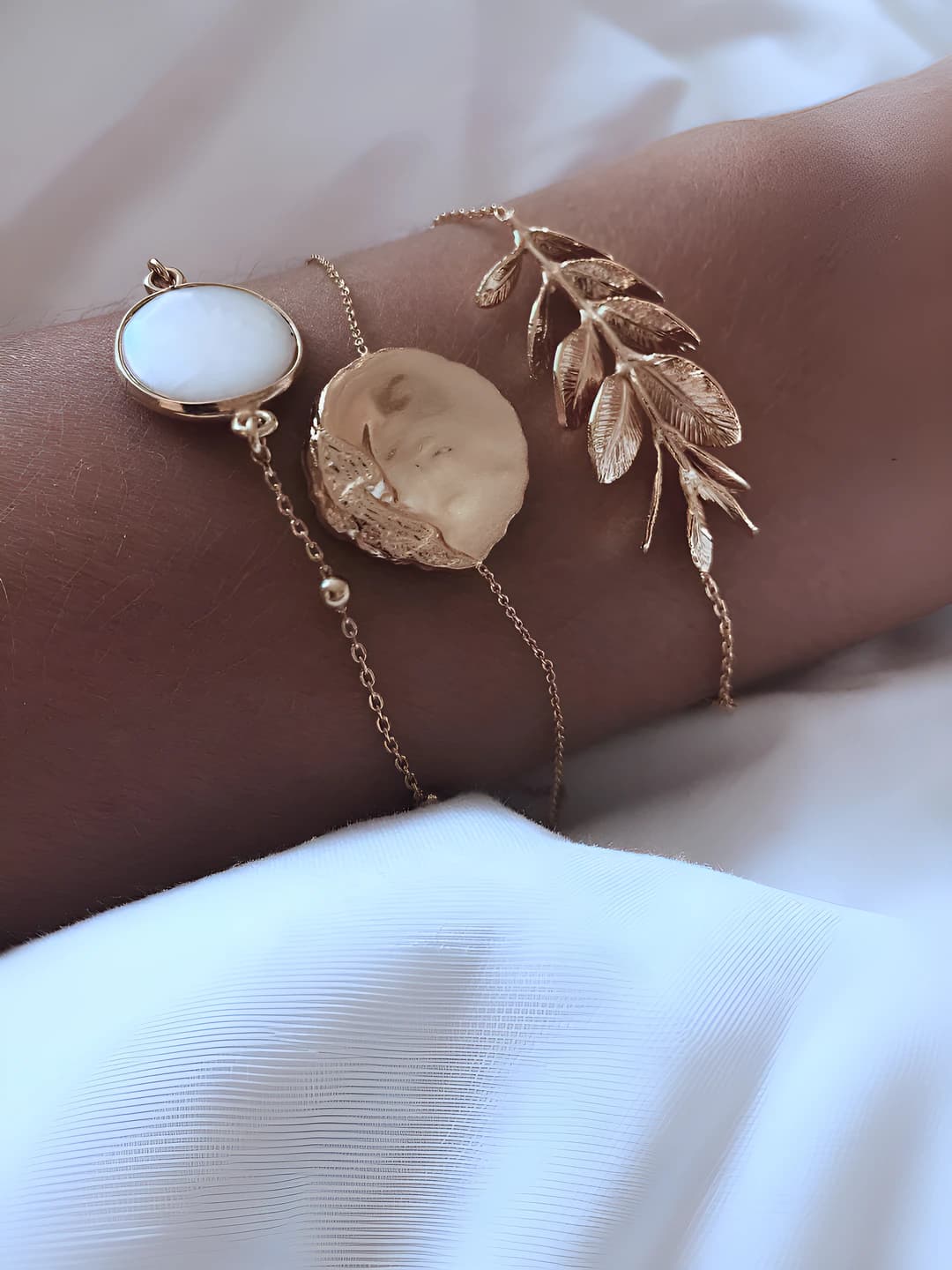 Women's jewelry set: alloy bracelets with leaf design, faux opal and round gemstones, 3 pieces