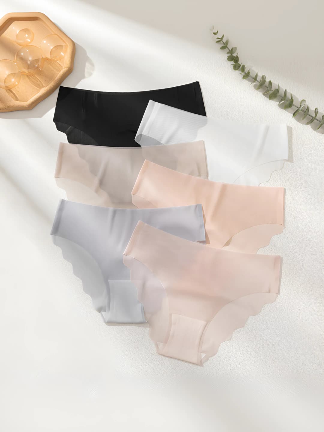 Women's ultra-thin seamless breathable ice-silk briefs with pure cotton, summer