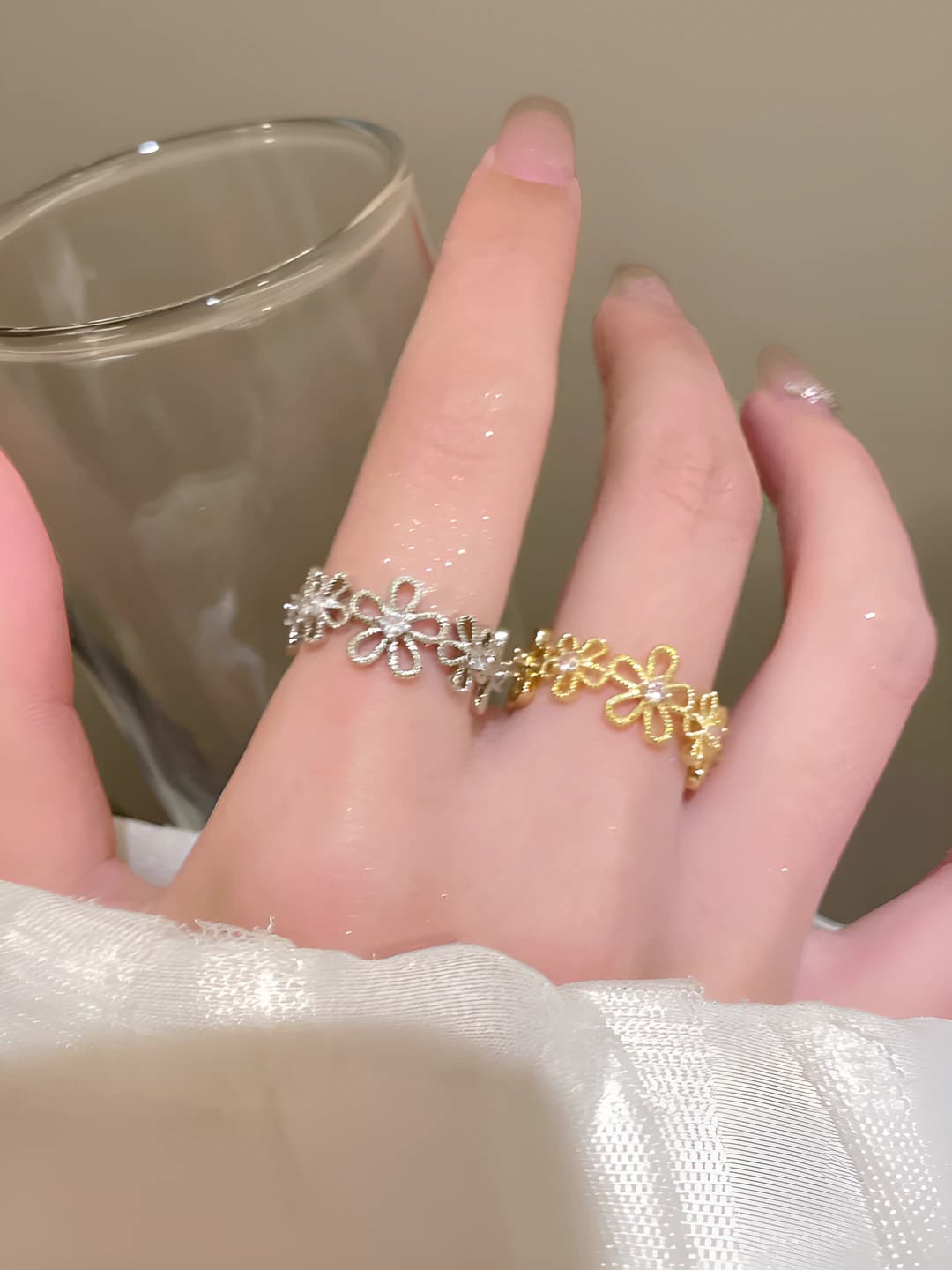 Women's retro open ring with flower design and rhinestones