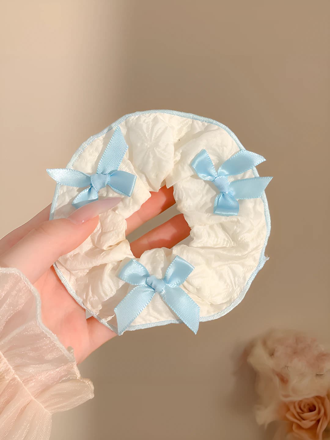1# Blue-white bow (White)