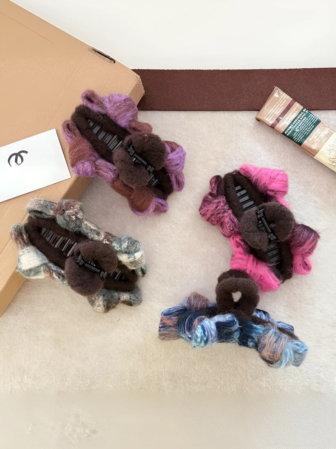 Women's hair clips and combs for autumn-winter, large size, made of acrylic, handmade, fresh and sweet style, design element is a bow