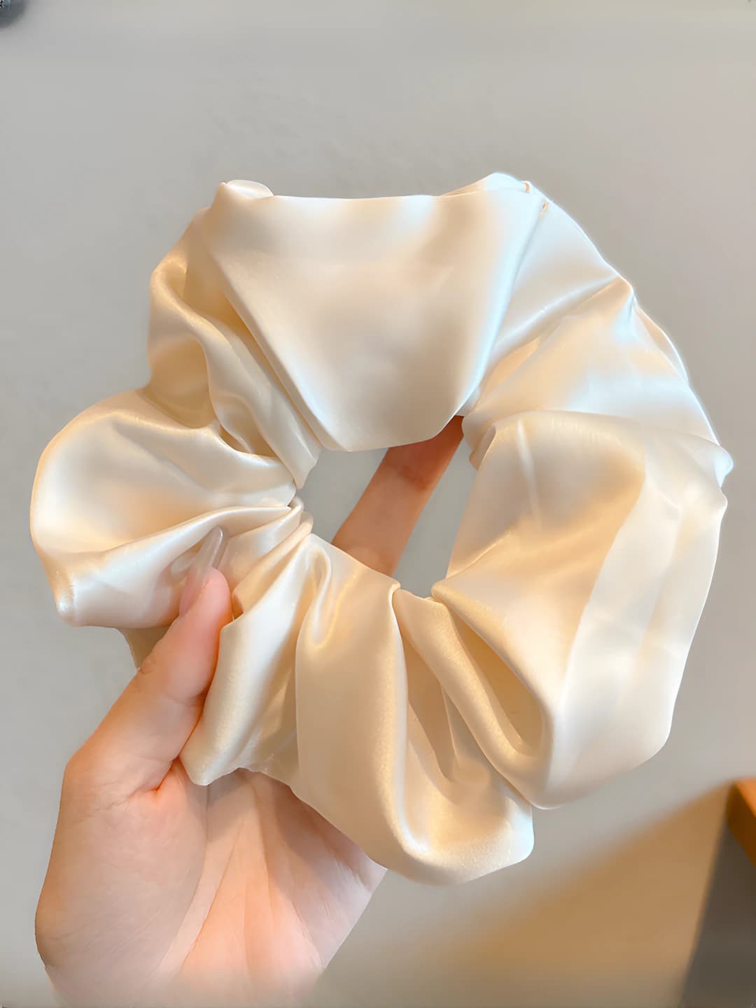 4# Large, off-white, ~13 cm