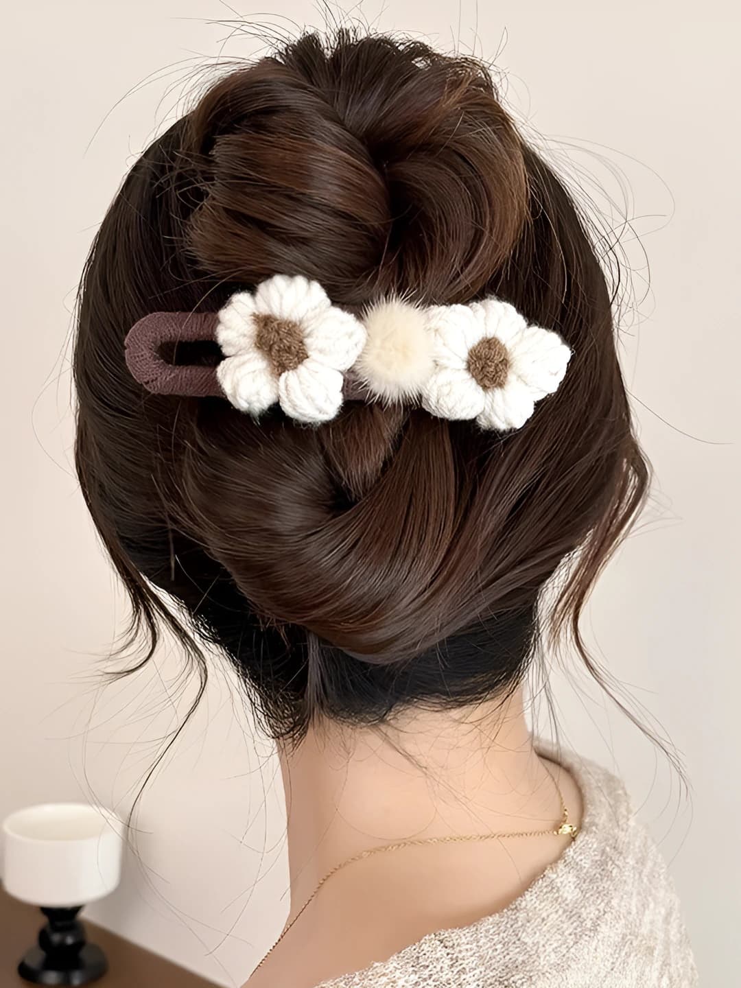 5# Beige small flower clip one