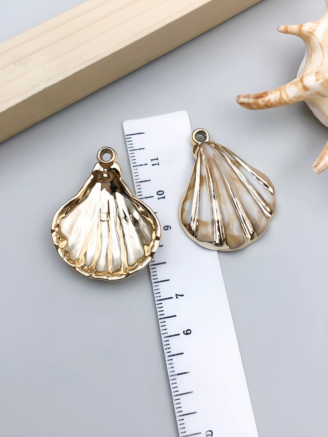 Gold off-white 38x30x7mm