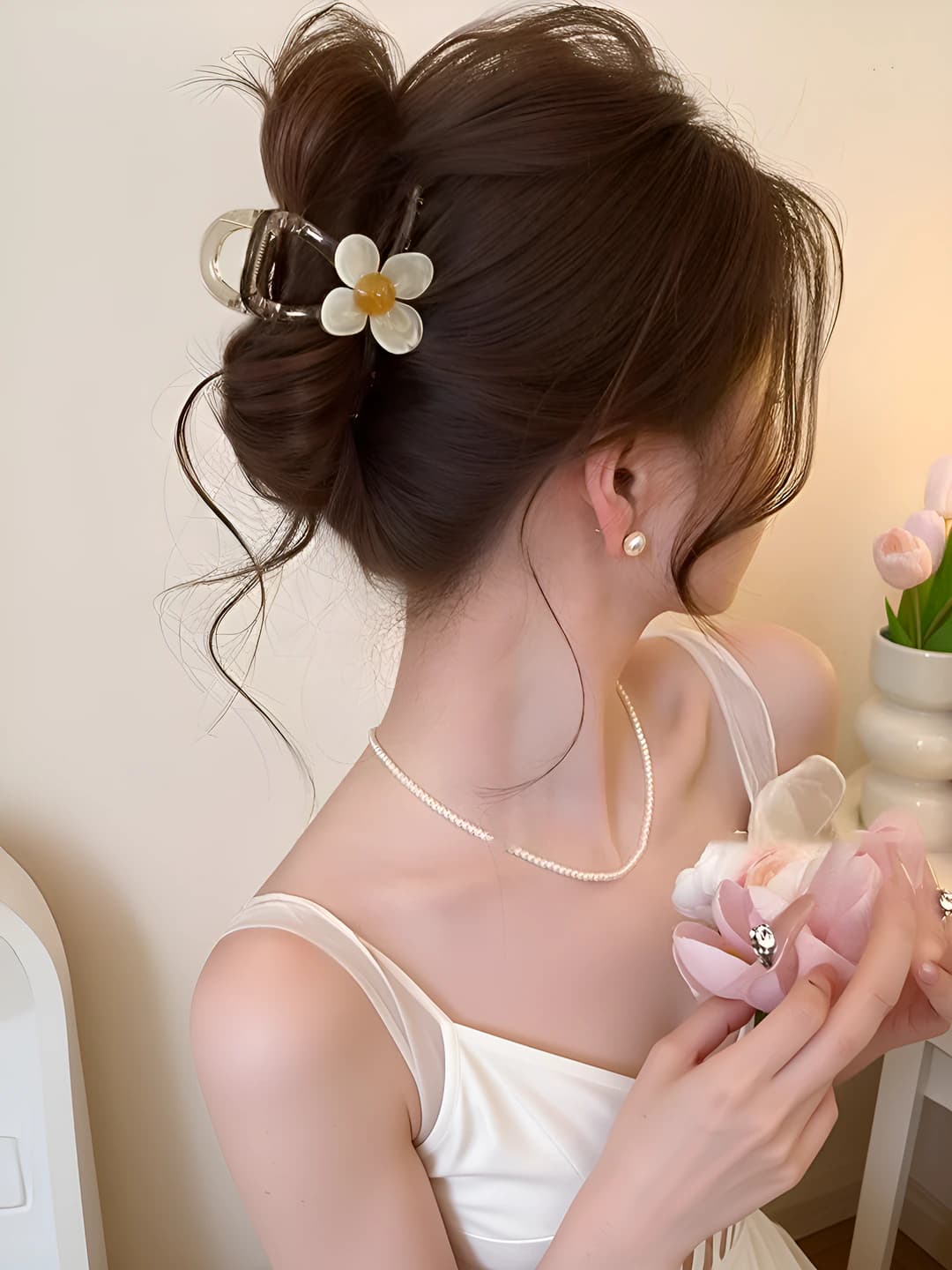 1# Beige 4-petal flower clip 8 cm