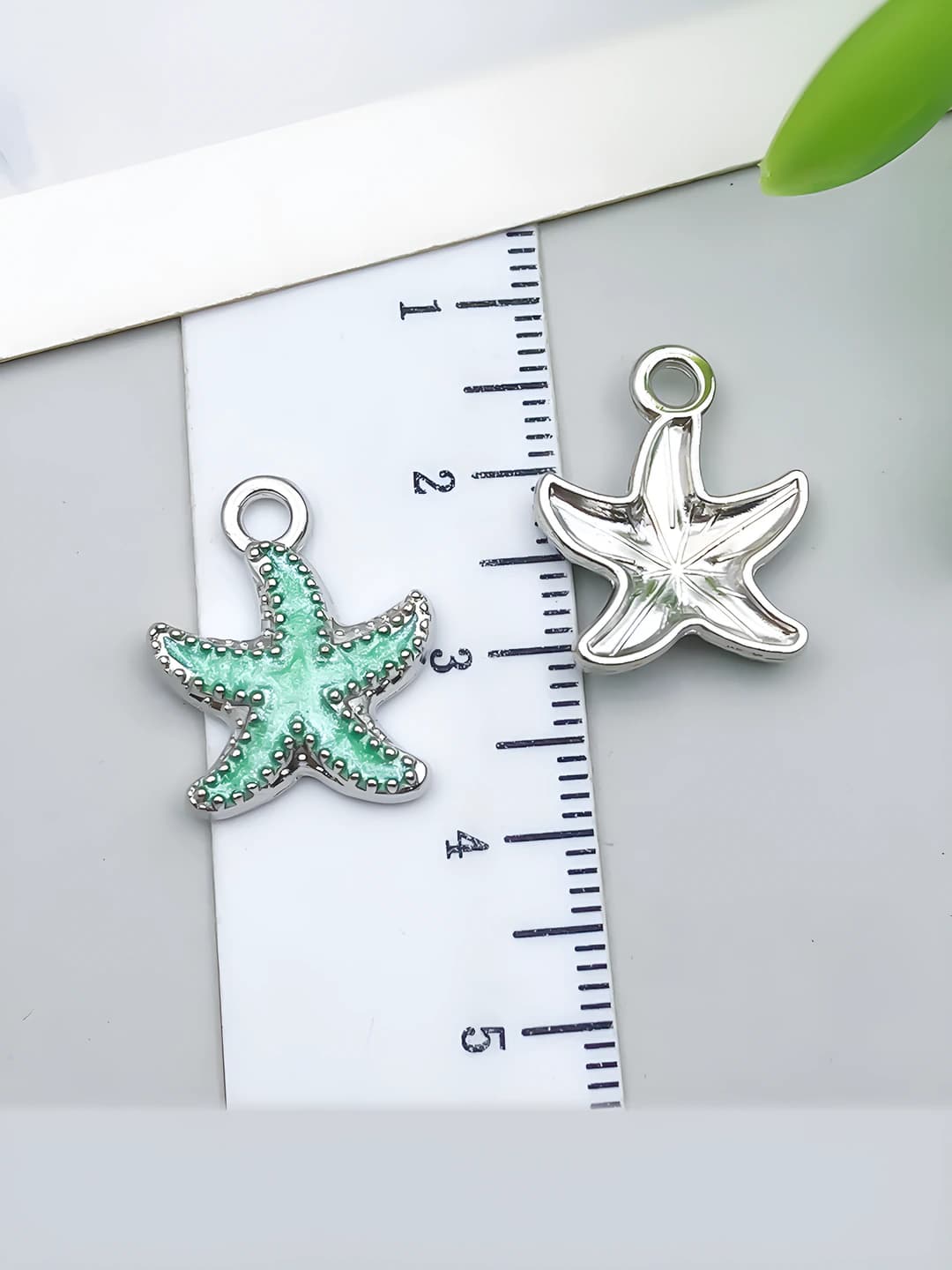 1 pc White K Green Sea Star 15x18mm-1.3g-21903