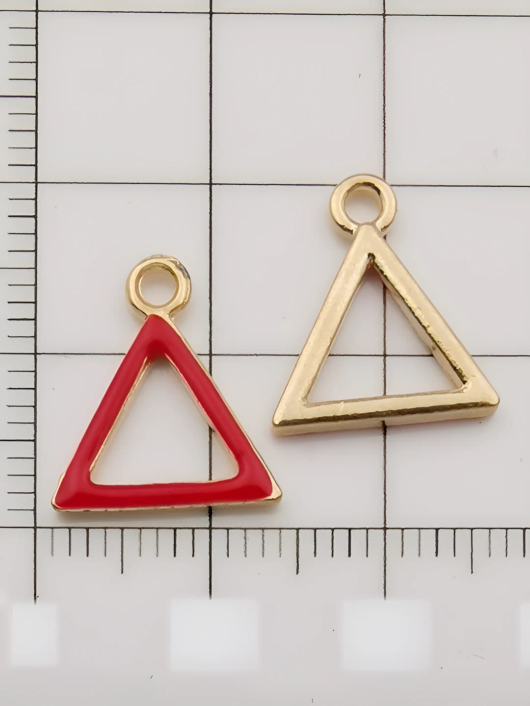1 pc red triangle 13x15-0.5g-11001
