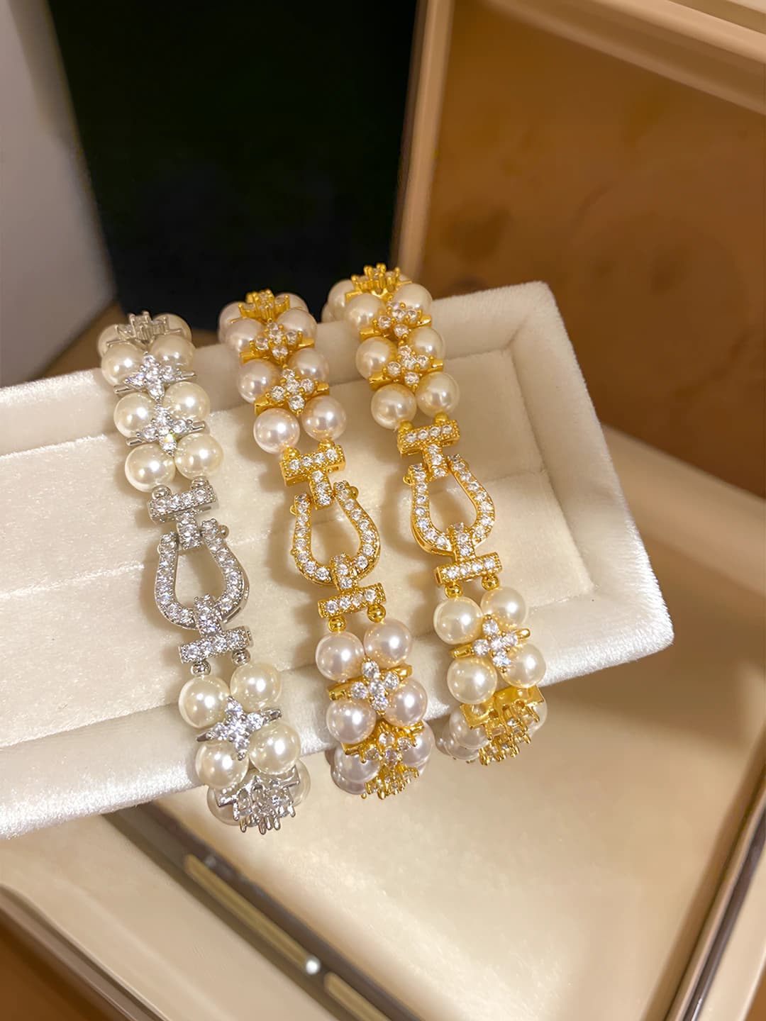 Women's 18k gold-plated pearl bracelet, light luxury style, simple and modern design
