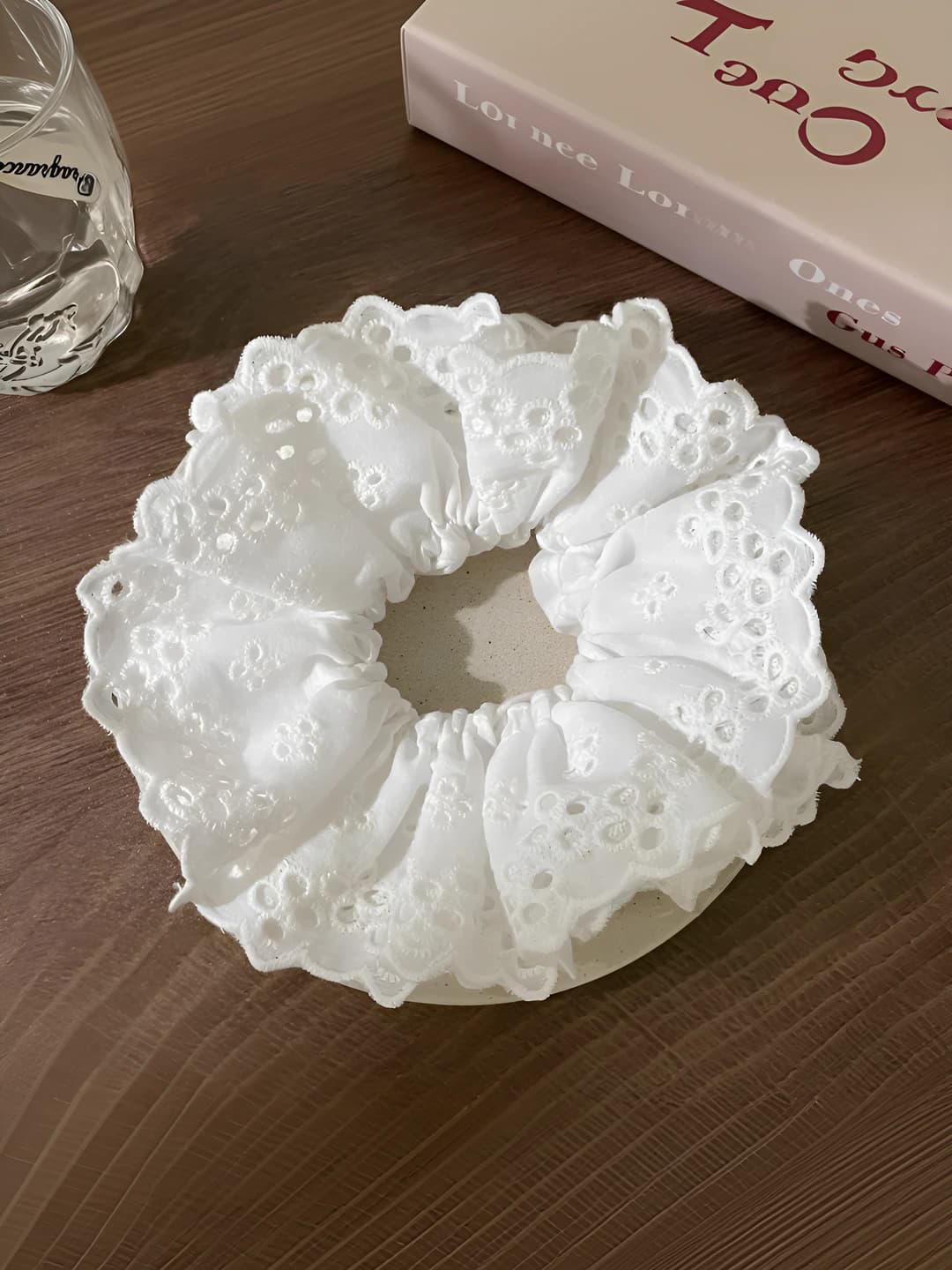 White embroidered lace, 10.5 cm
