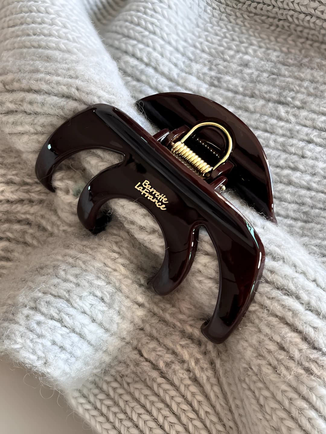 Chocolate brown pumpkin clip ~10.5 cm