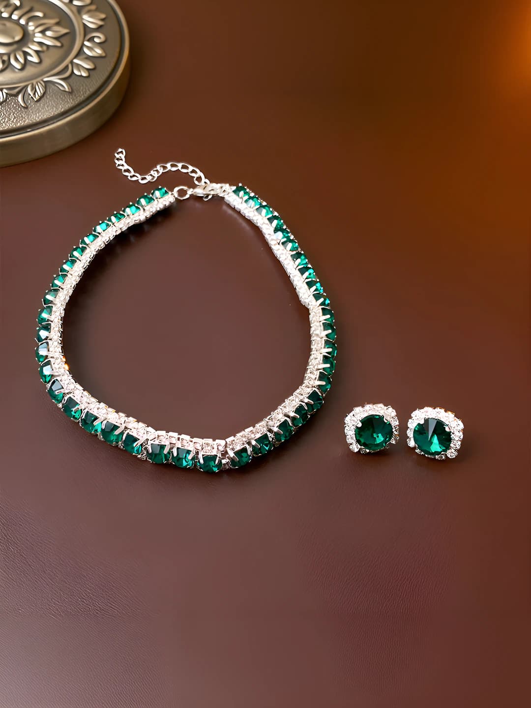 Green 2-piece stud and necklace set