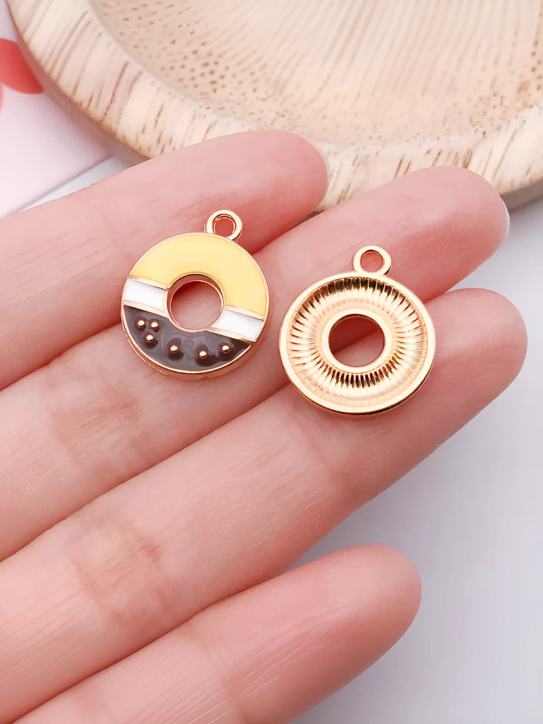 1 pc yellow-coffee enamel donut 18x15mm-1.8g-24691