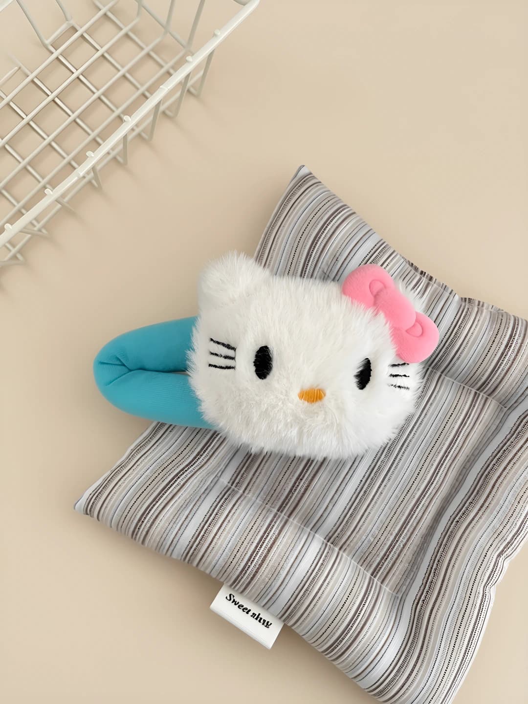 Blue KT cat hair clip