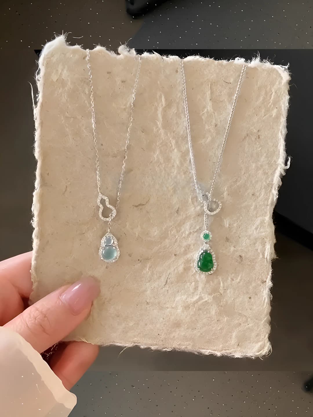 Women's gourd pendant necklace with green chrysoprase and electroplating