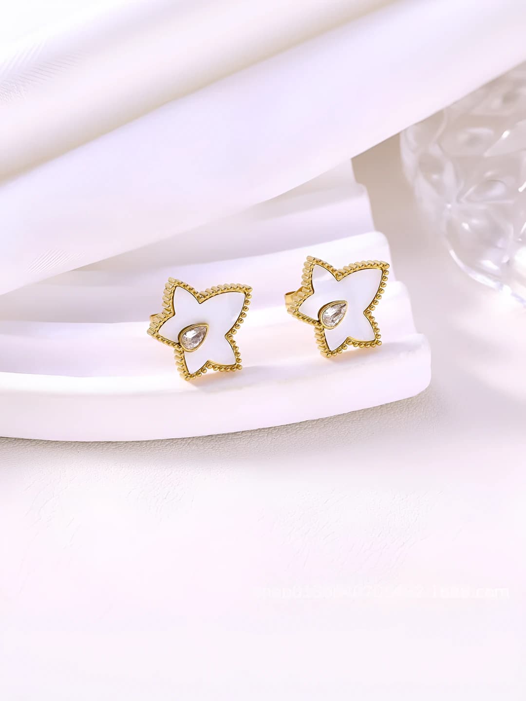Gold diamond leaf studs 1 pair