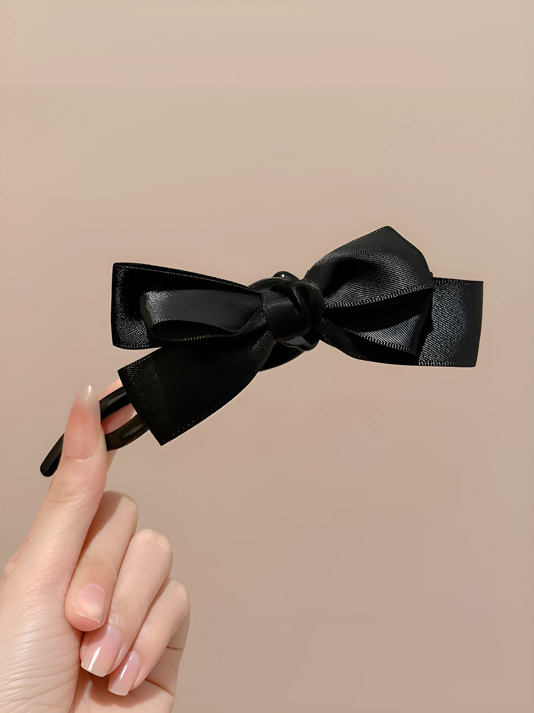 Butterfly twist clip
