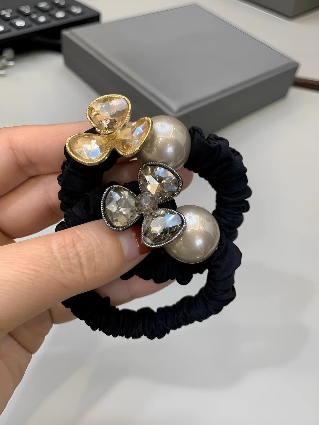 Women's hair tie with flower rhinestones and pearls, seamless style, stretch