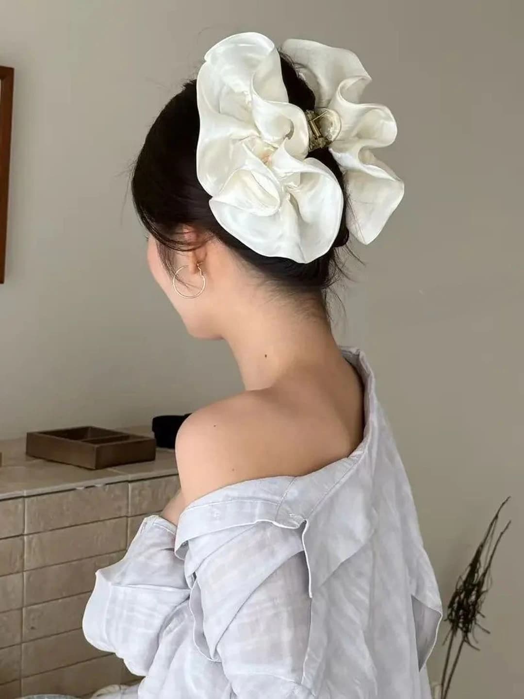 Korean style: white pleated clip, 1 pc