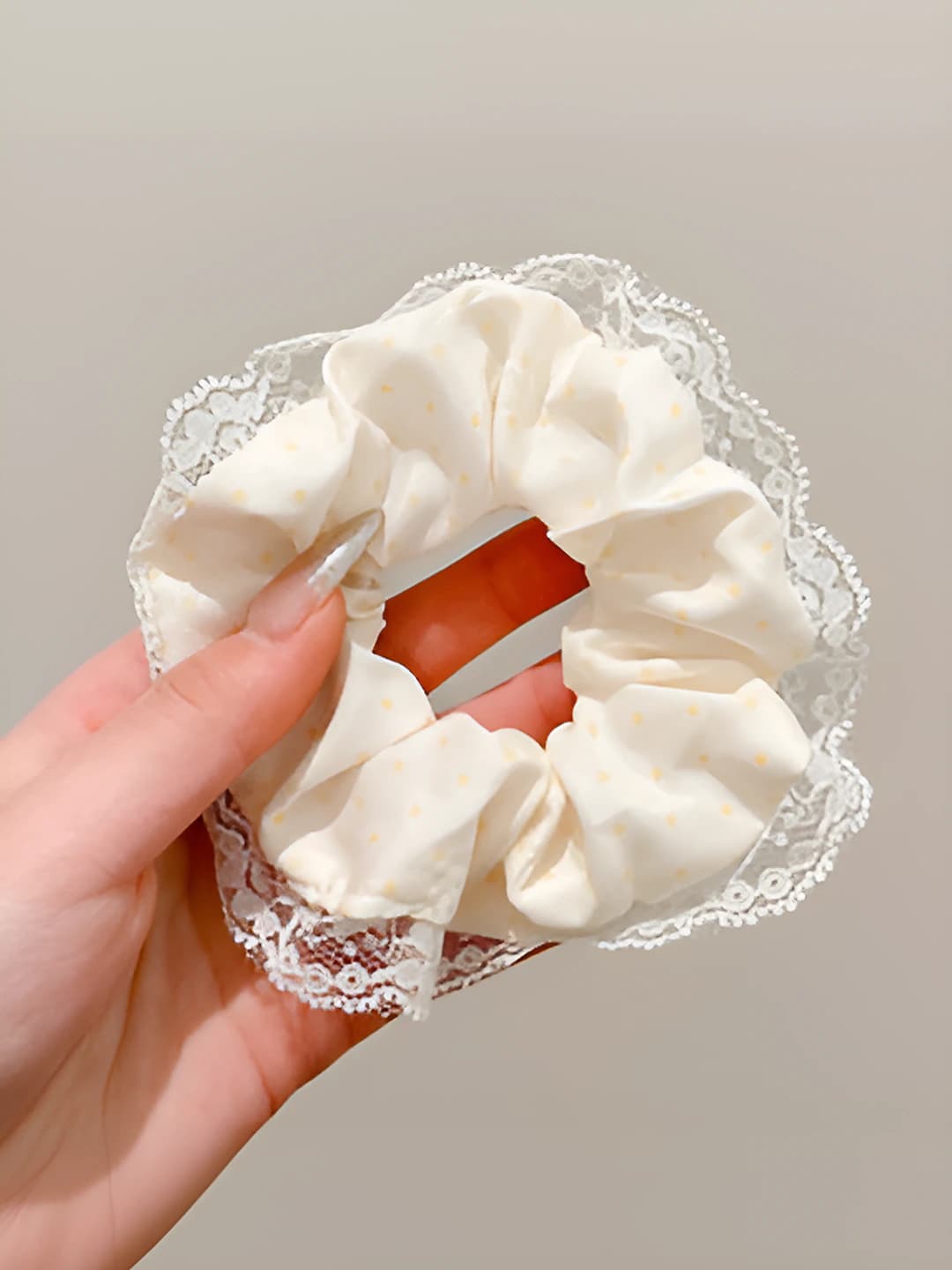Yellow polka dot lace, 12 cm