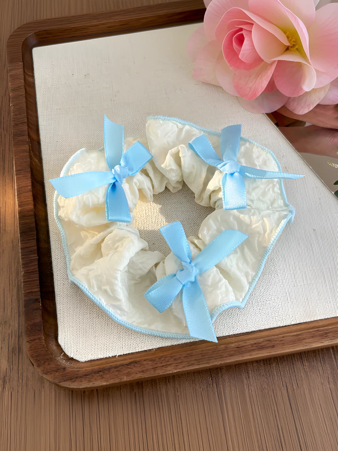 1# Blue-white bow (White)