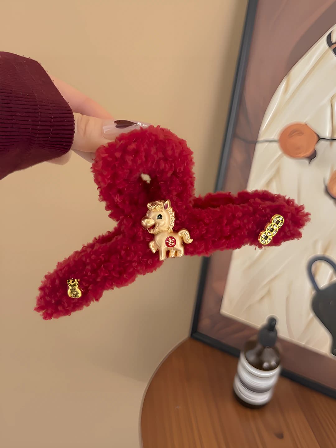 Red fur money bag claw clip - 13 cm