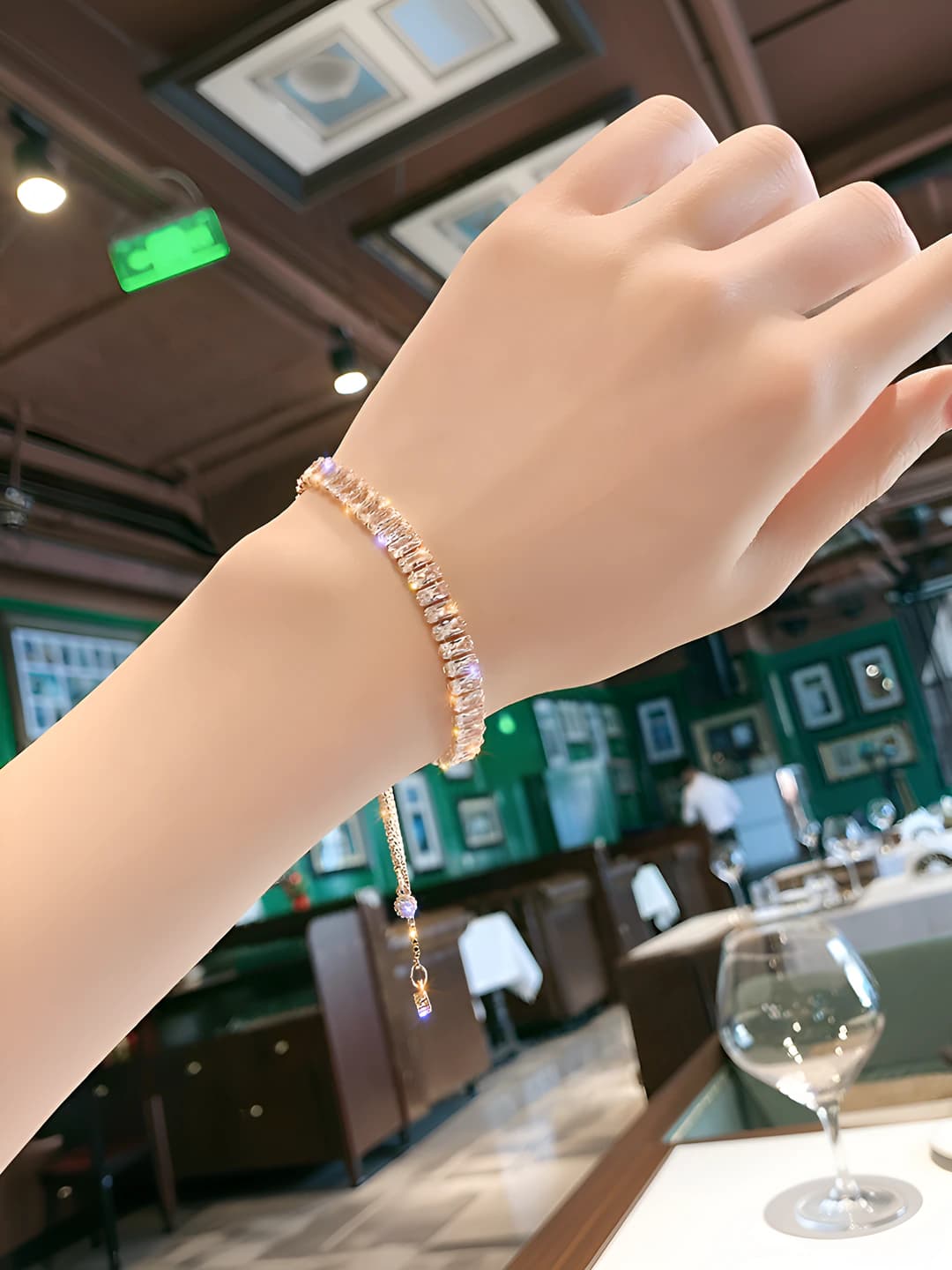 Women's bracelet with zircon in cold style with geometric design