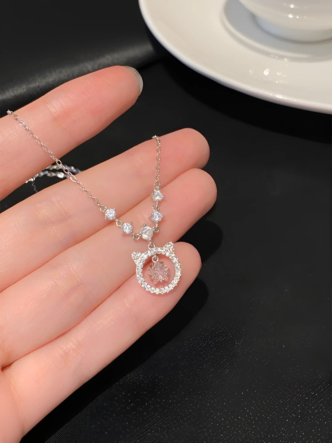 Women's necklace with pink zircon in cute cat shape, light luxury, ins style, clavicle chain