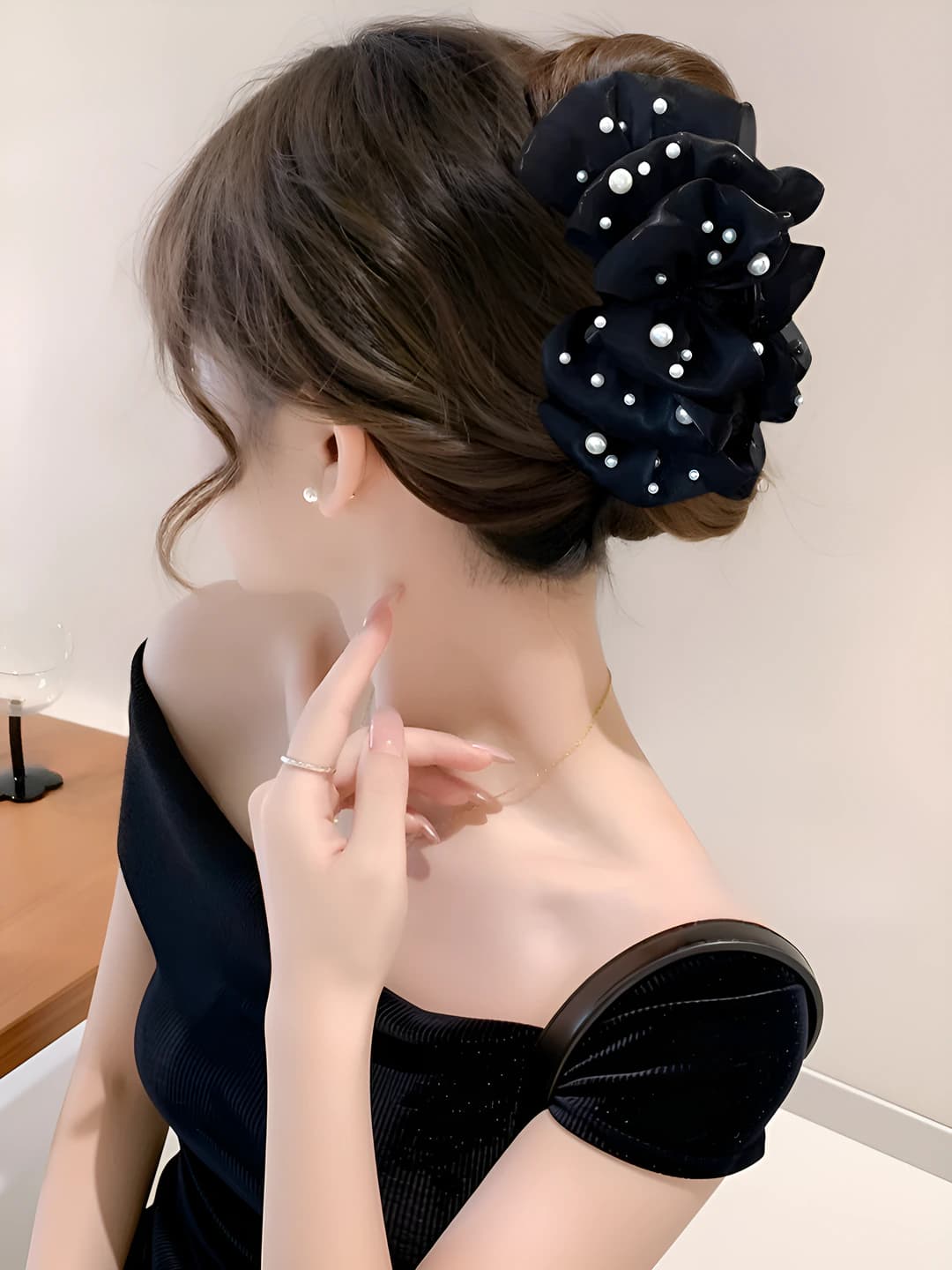 Black pearl bow